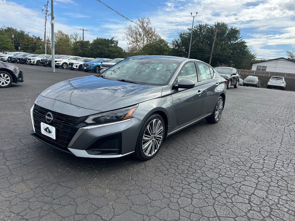 2023 Nissan Altima Image 4