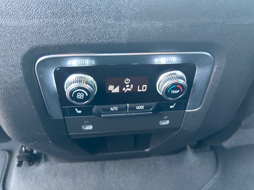 2023 GMC Yukon Image 17