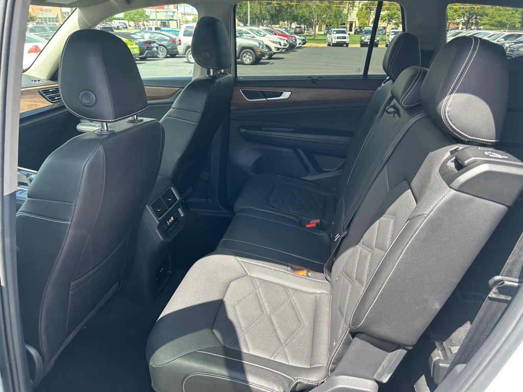 2025 Volkswagen Atlas Image 11