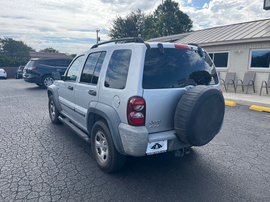 2006 Jeep Liberty Image 9