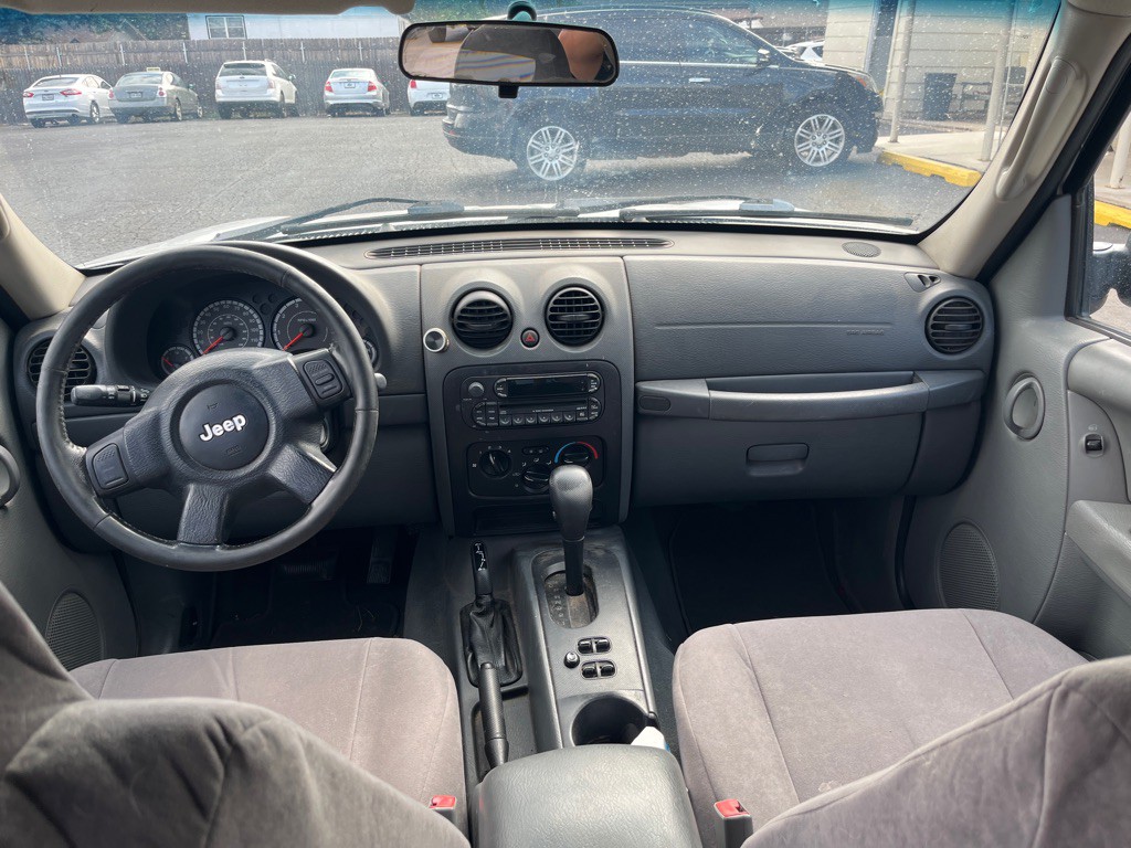 2006 Jeep Liberty Image 10