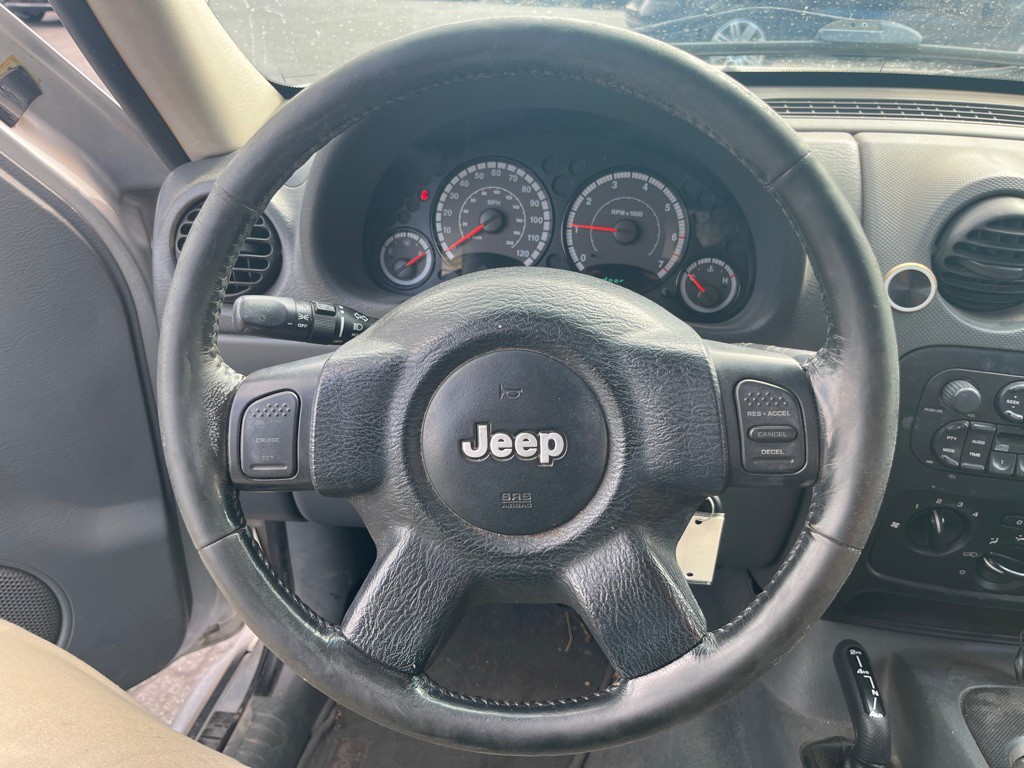 2006 Jeep Liberty Image 12