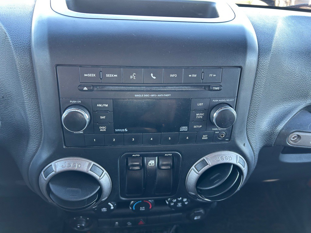 2016 Jeep Wrangler Image 14