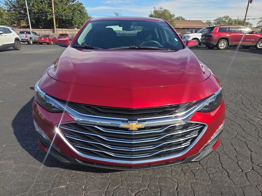 2025 Chevrolet Malibu Image 2