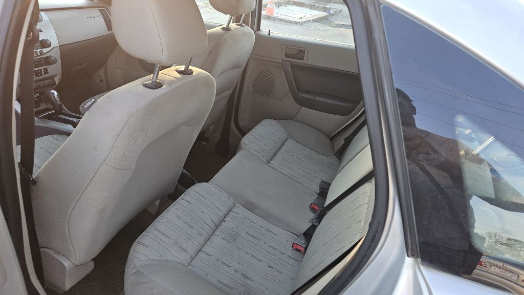 2010 Ford Focus Image 9