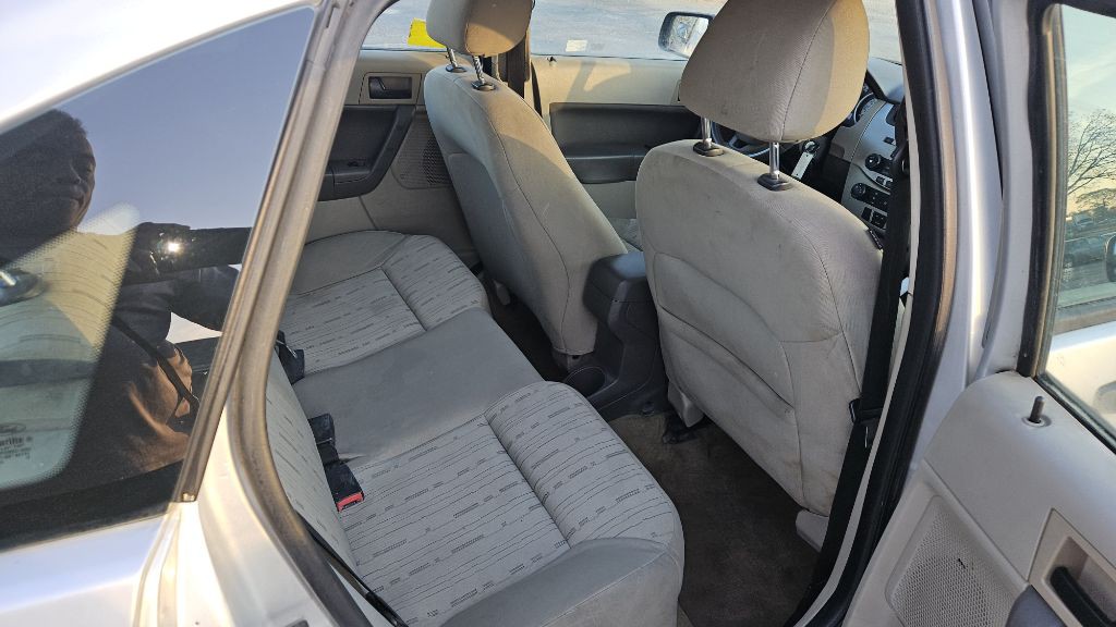 2010 Ford Focus Image 12