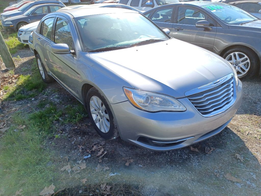 2014 Chrysler 200 Image 2