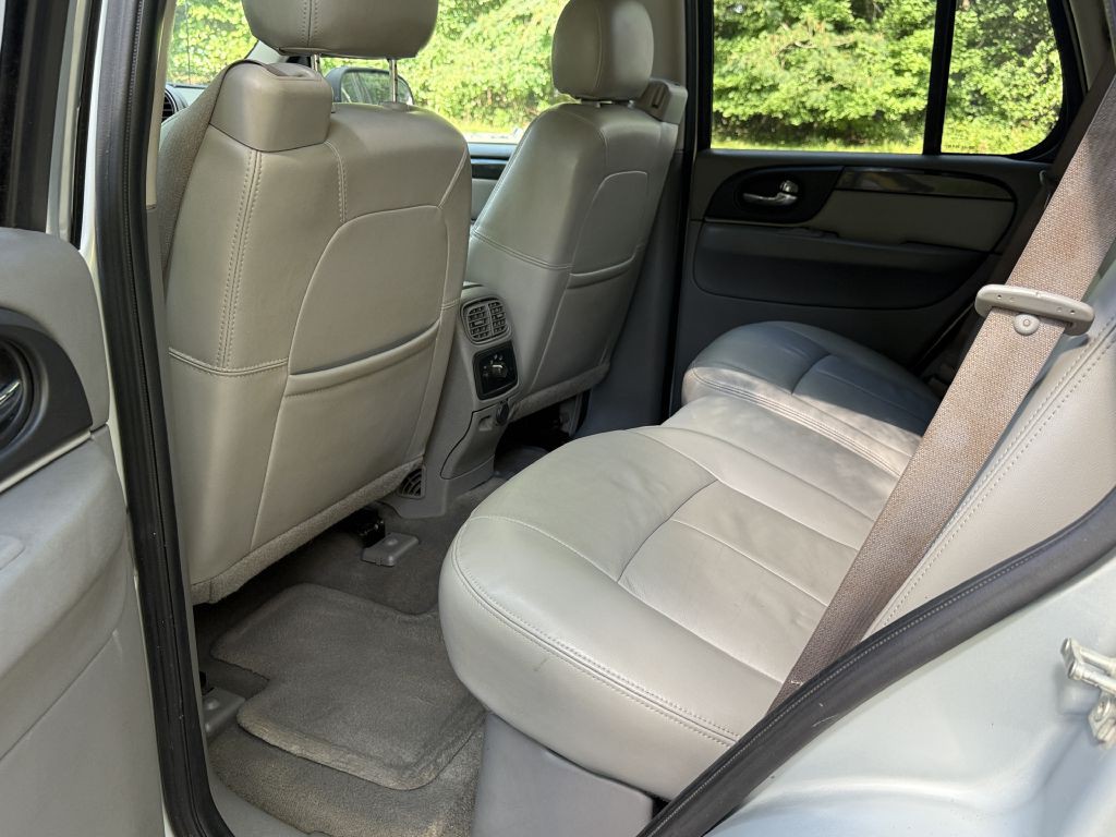 2007 GMC Envoy Image 8