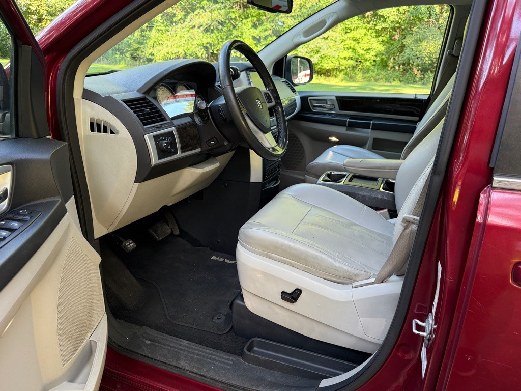 2010 Dodge Grand Caravan Image 7