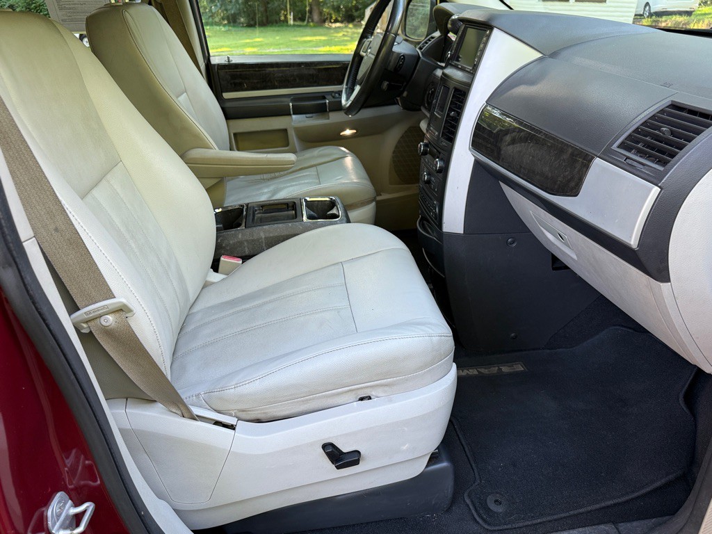 2010 Dodge Grand Caravan Image 8