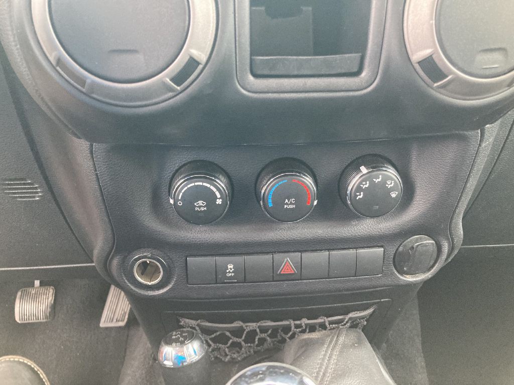 2015 Jeep Wrangler Image 13