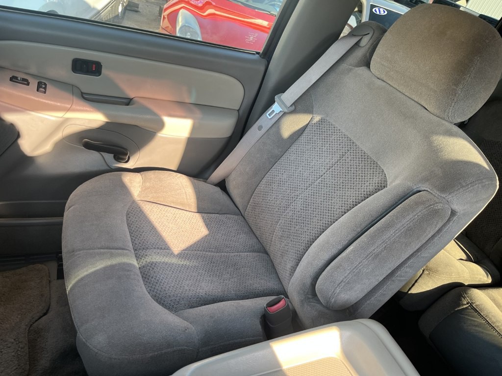 2000 Chevrolet Tahoe Image 11