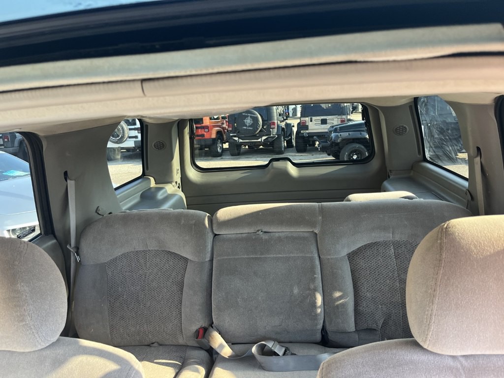 2000 Chevrolet Tahoe Image 12