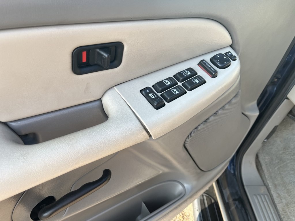 2000 Chevrolet Tahoe Image 13