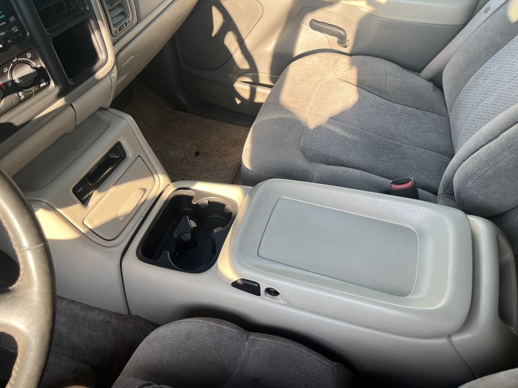 2000 Chevrolet Tahoe Image 17