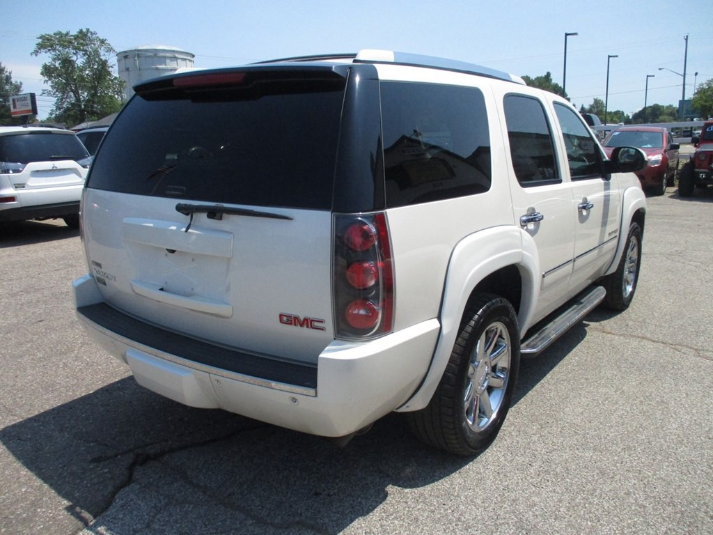 2010 GMC Yukon Image 3
