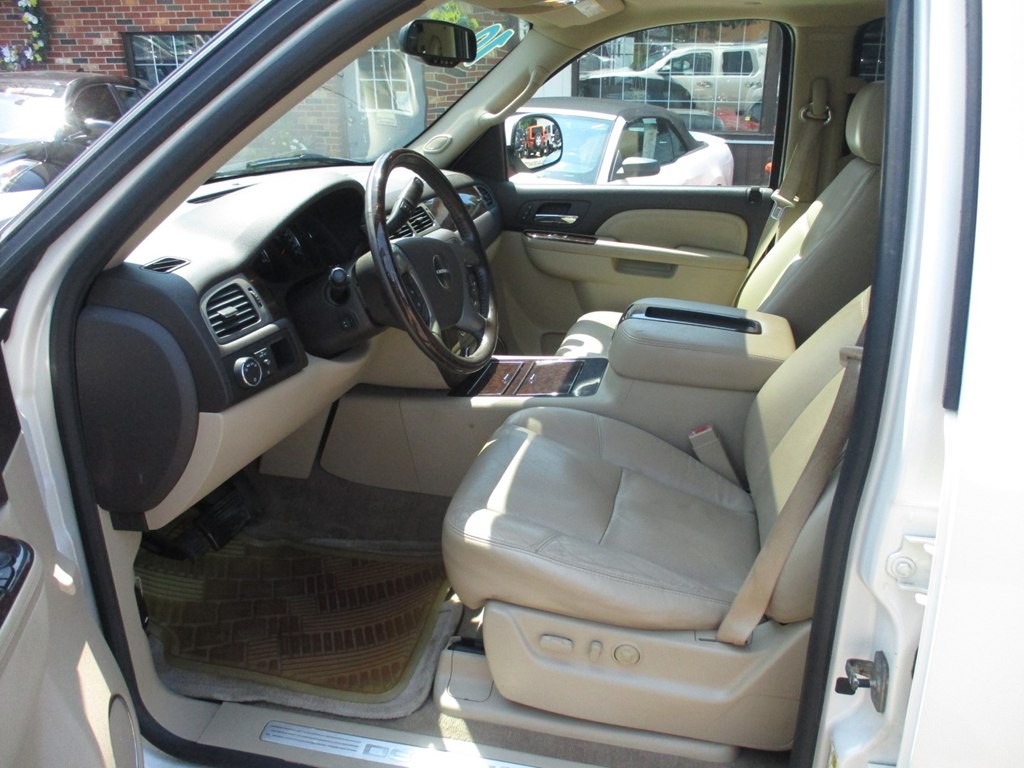 2010 GMC Yukon Image 10