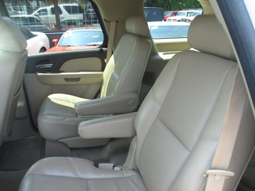 2010 GMC Yukon Image 11