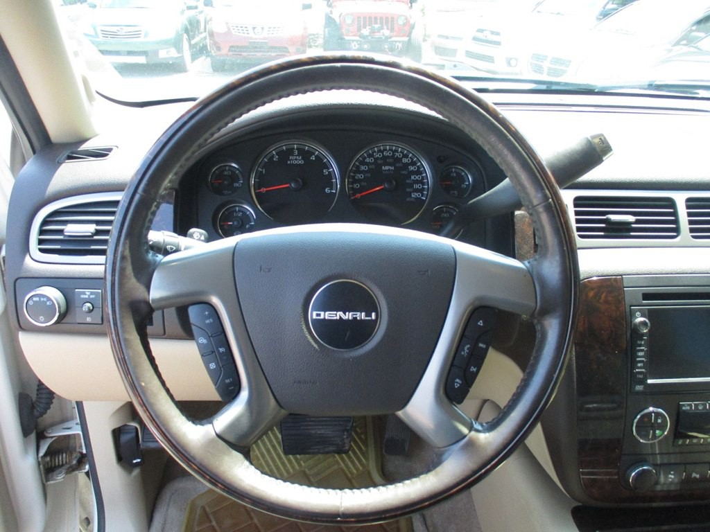 2010 GMC Yukon Image 13