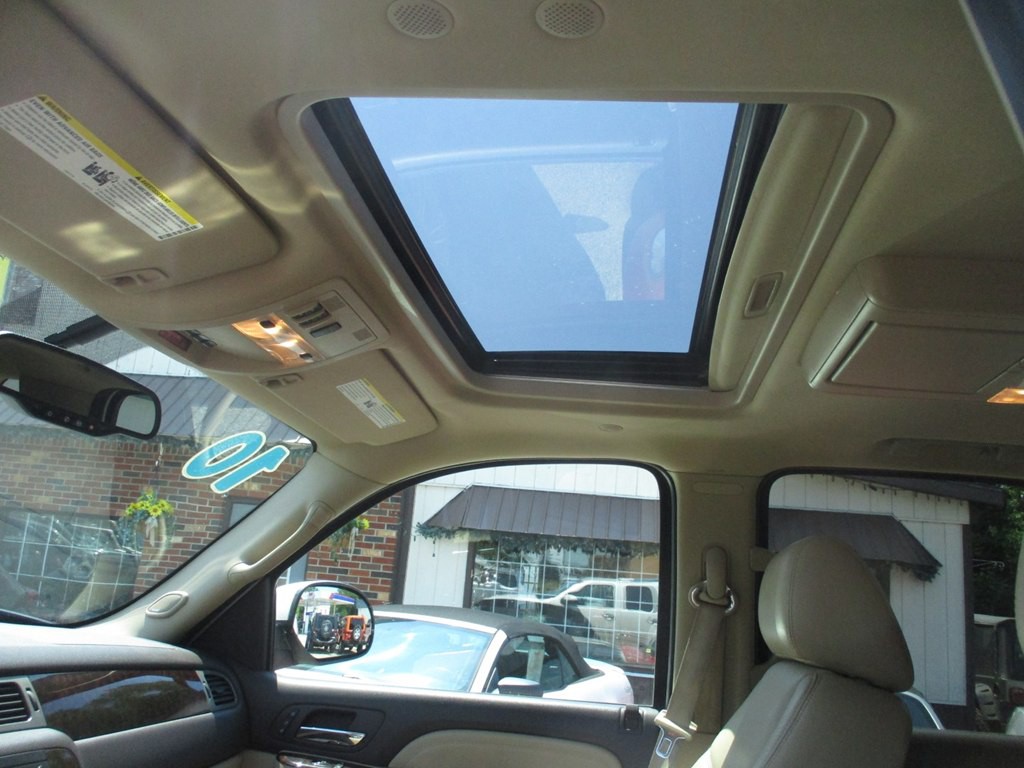 2010 GMC Yukon Image 16