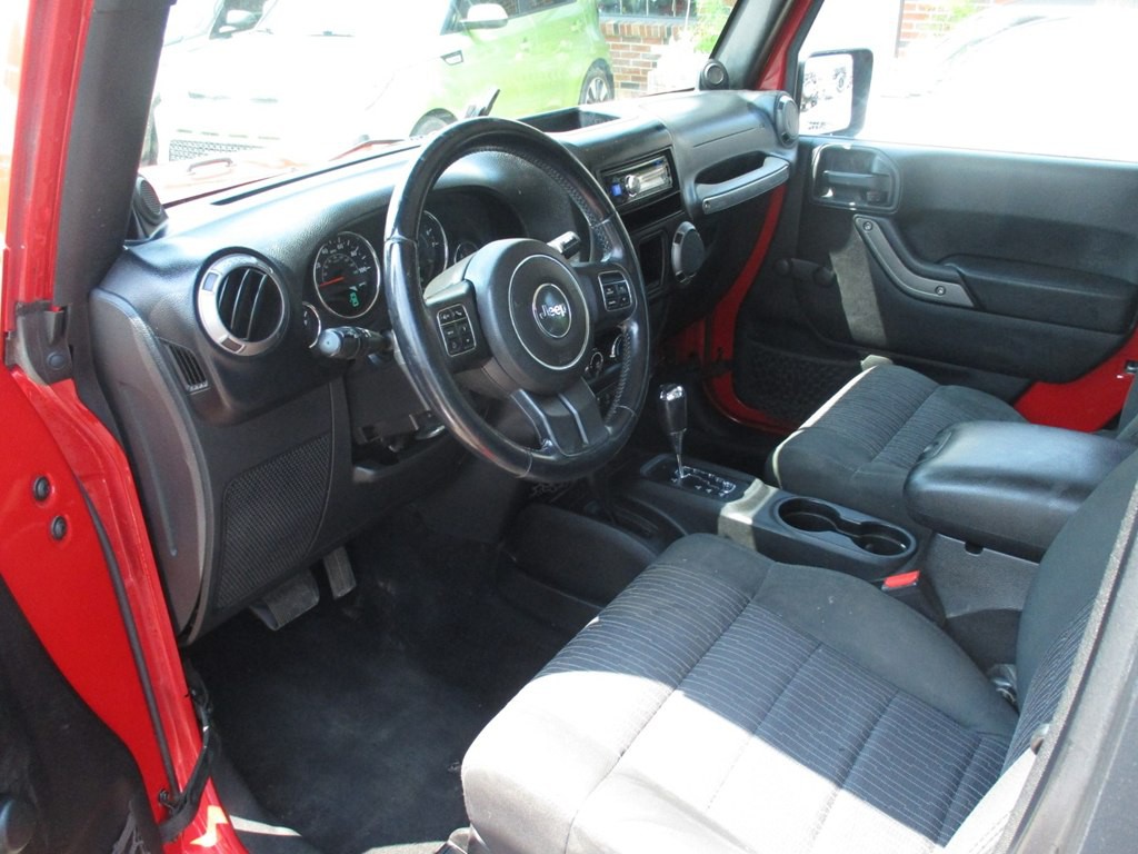 2012 Jeep Wrangler Image 7