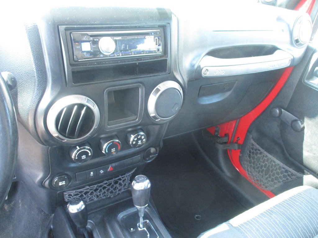 2012 Jeep Wrangler Image 11