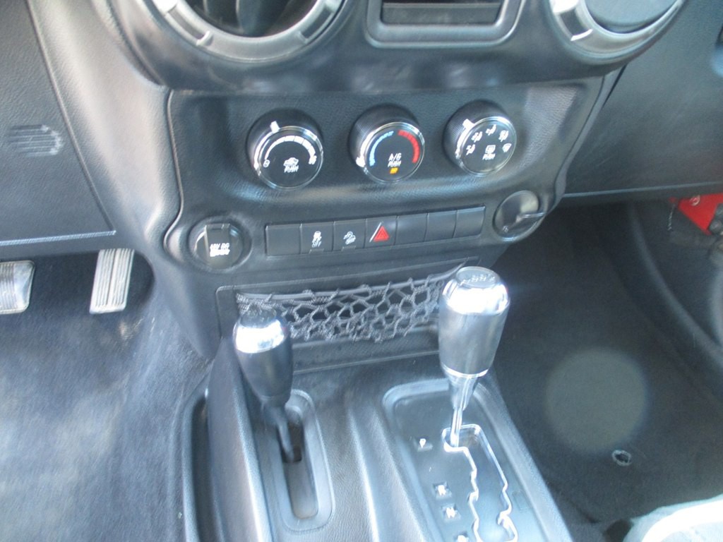 2012 Jeep Wrangler Image 13