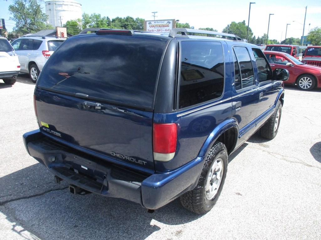 2002 Chevrolet Blazer Image 2