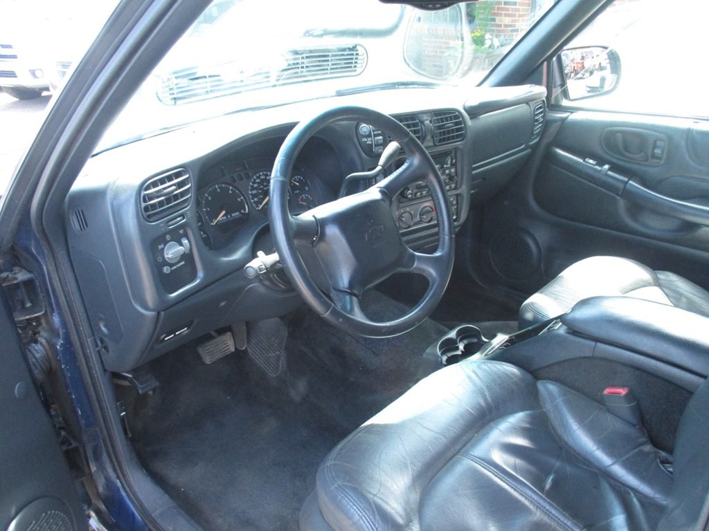 2002 Chevrolet Blazer Image 8