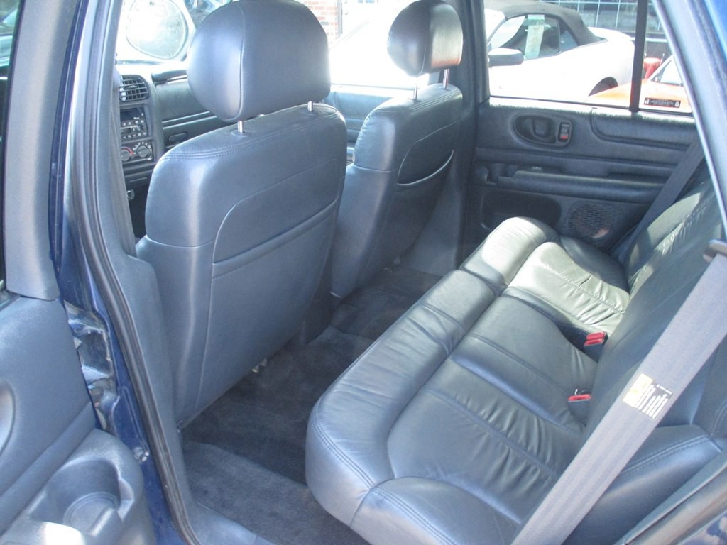 2002 Chevrolet Blazer Image 9