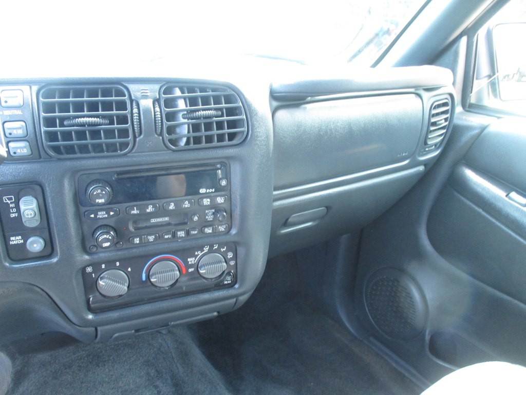 2002 Chevrolet Blazer Image 12