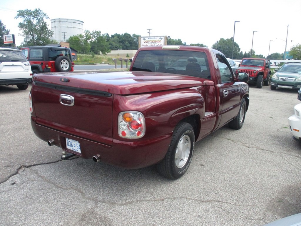 2003 GMC Sierra Image 2