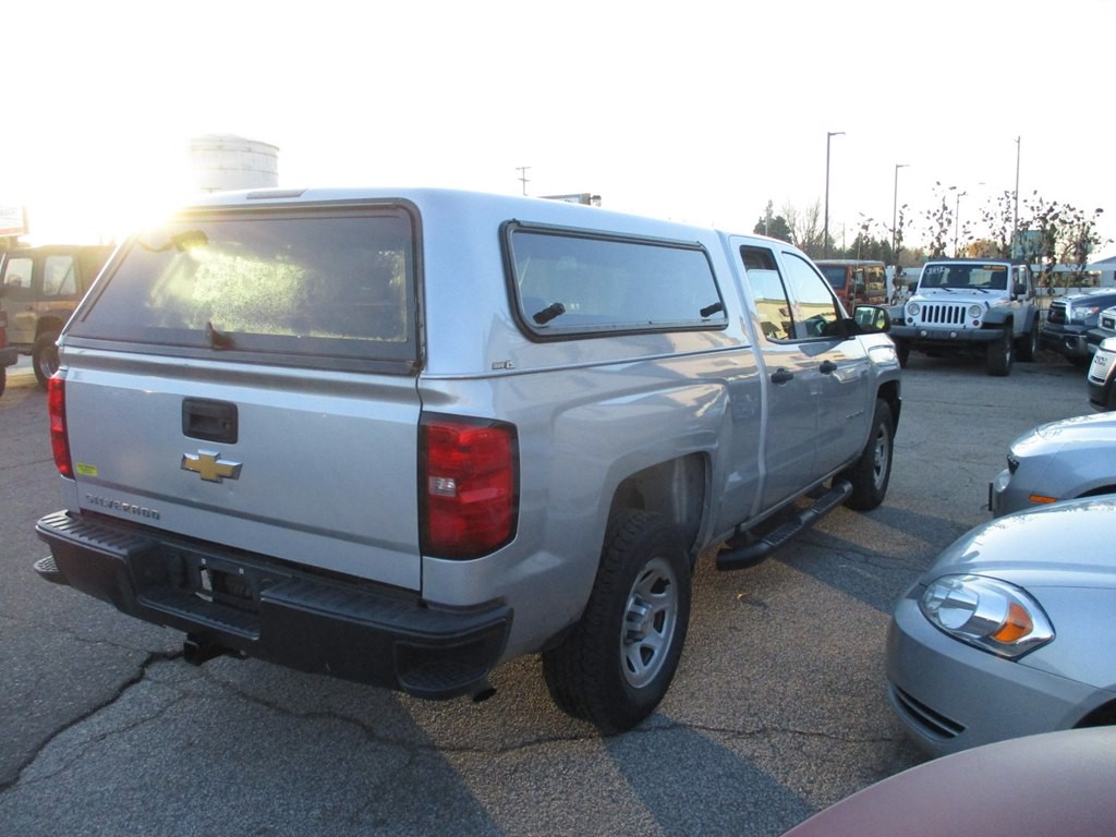 2018 Chevrolet Silverado 1500 Image 2
