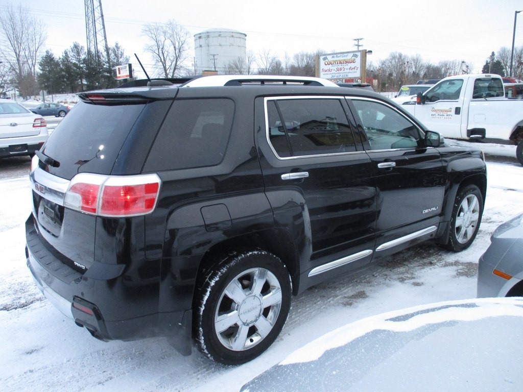 2015 GMC Terrain Image 2