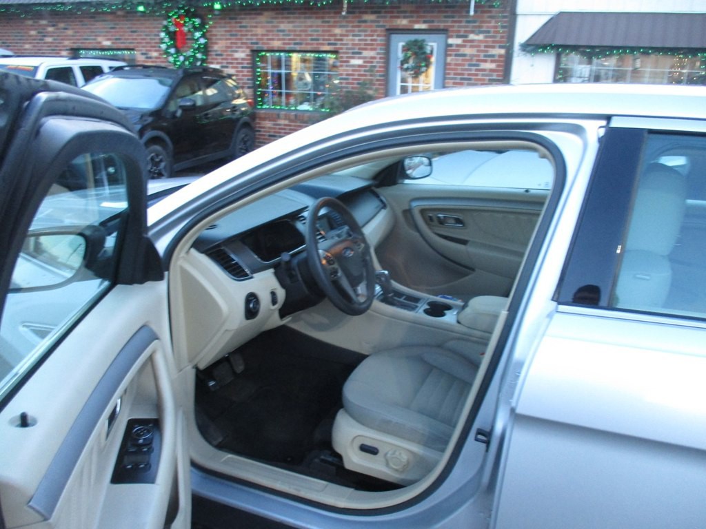 2016 Ford Taurus Image 6