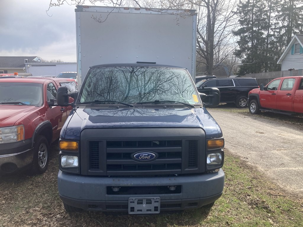 2017 Ford Econoline Image 2