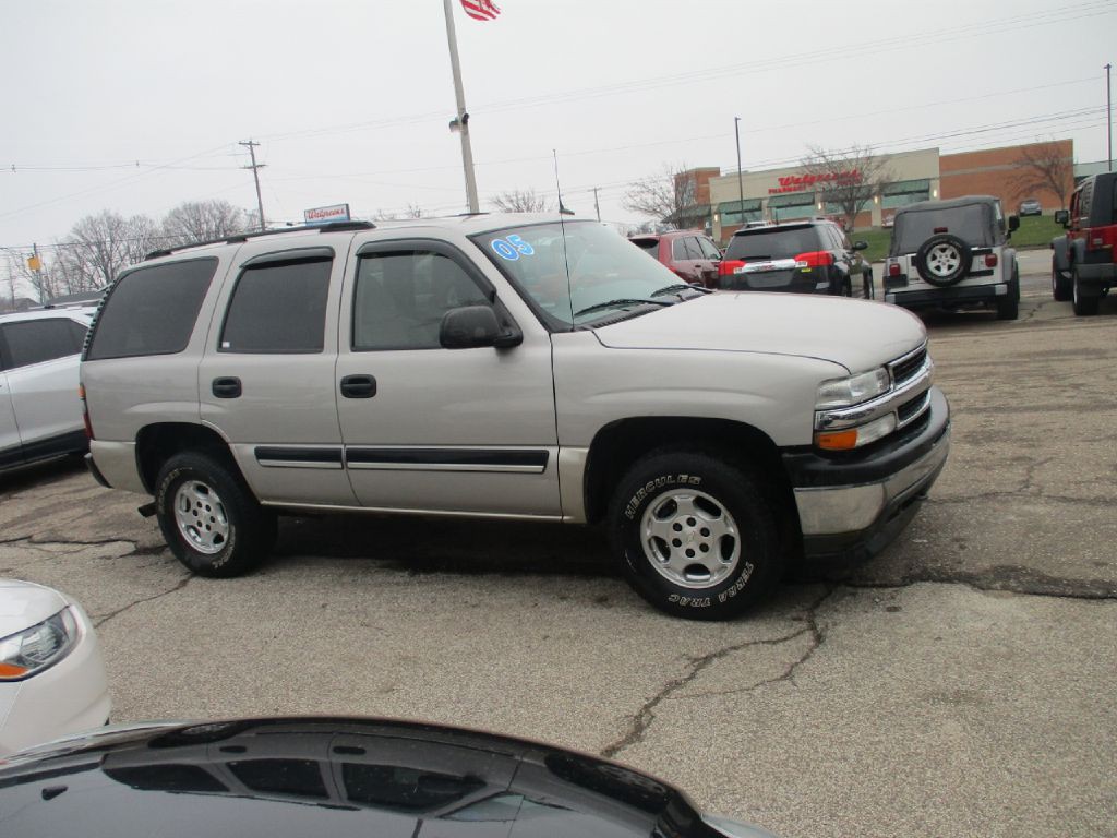 2005 Chevrolet Tahoe Image 2