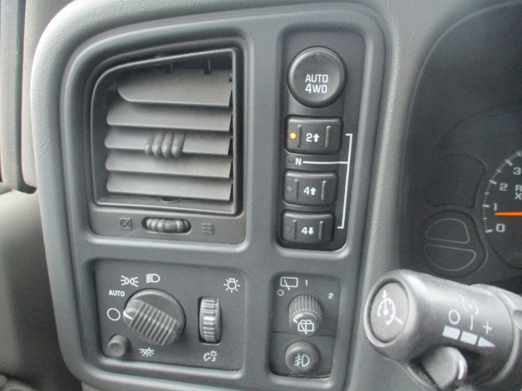 2005 Chevrolet Tahoe Image 12