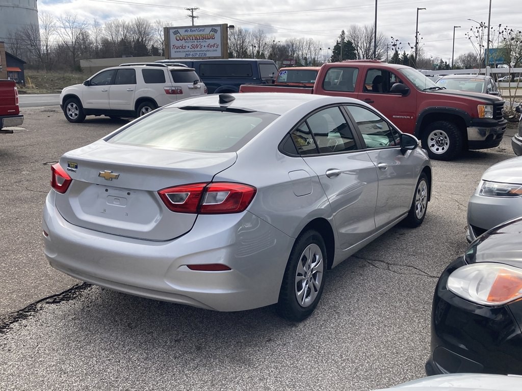 2019 Chevrolet Cruze Image 2