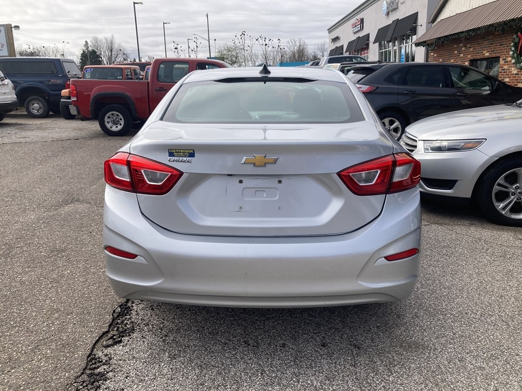 2019 Chevrolet Cruze Image 4
