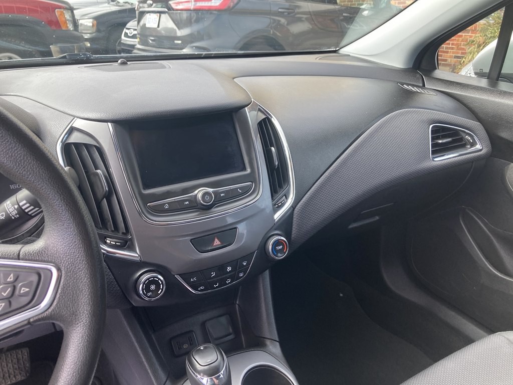 2019 Chevrolet Cruze Image 9