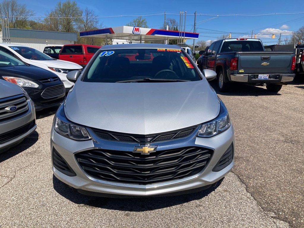 2019 Chevrolet Cruze Image 2