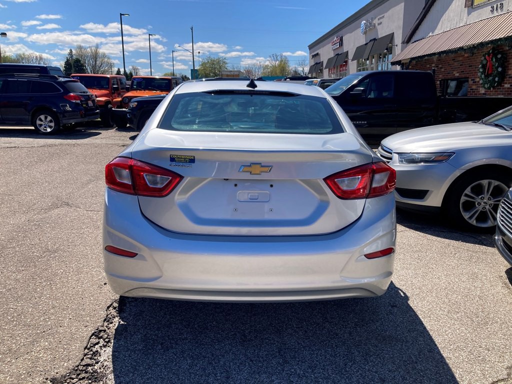 2019 Chevrolet Cruze Image 3