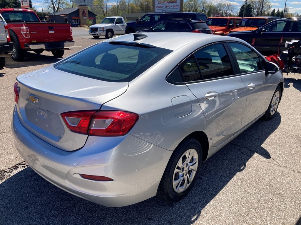 2019 Chevrolet Cruze Image 4
