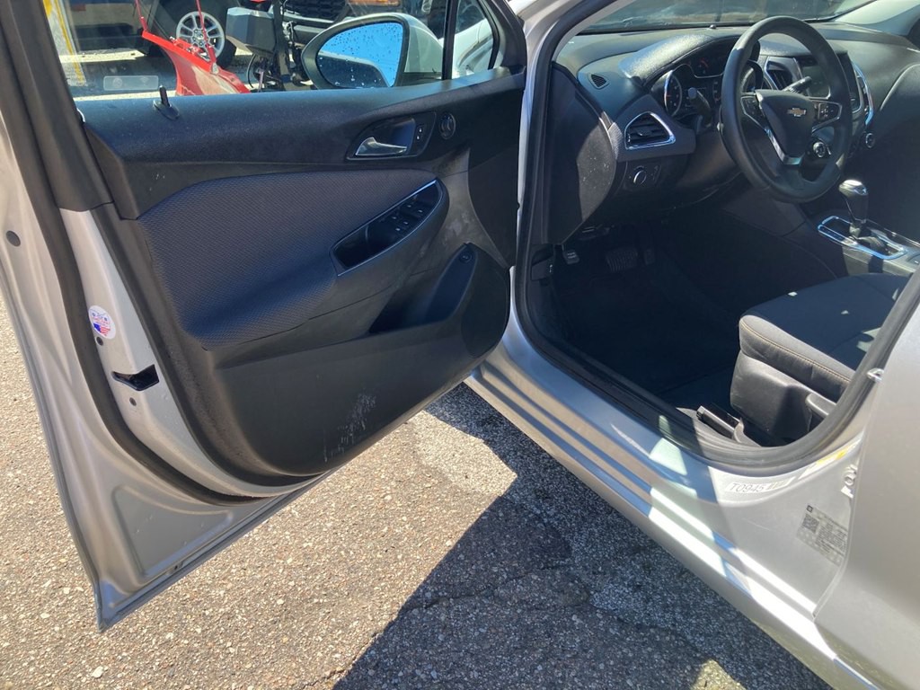 2019 Chevrolet Cruze Image 5