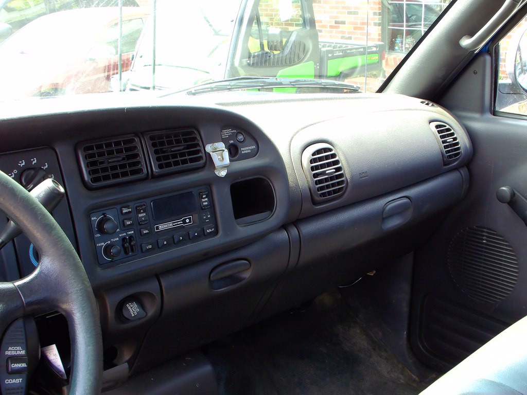 2000 Dodge Ram 2500 Image 9