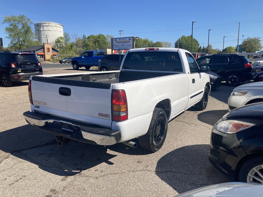 2003 GMC Sierra Image 2