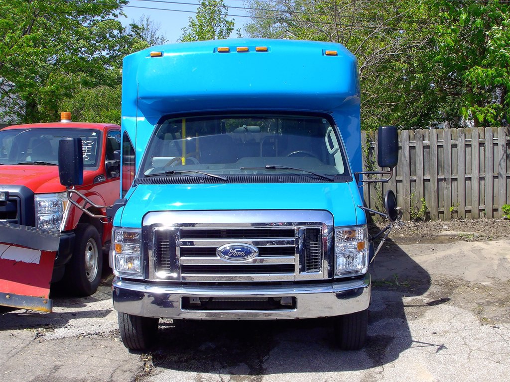 2015 Ford Econoline Image 2