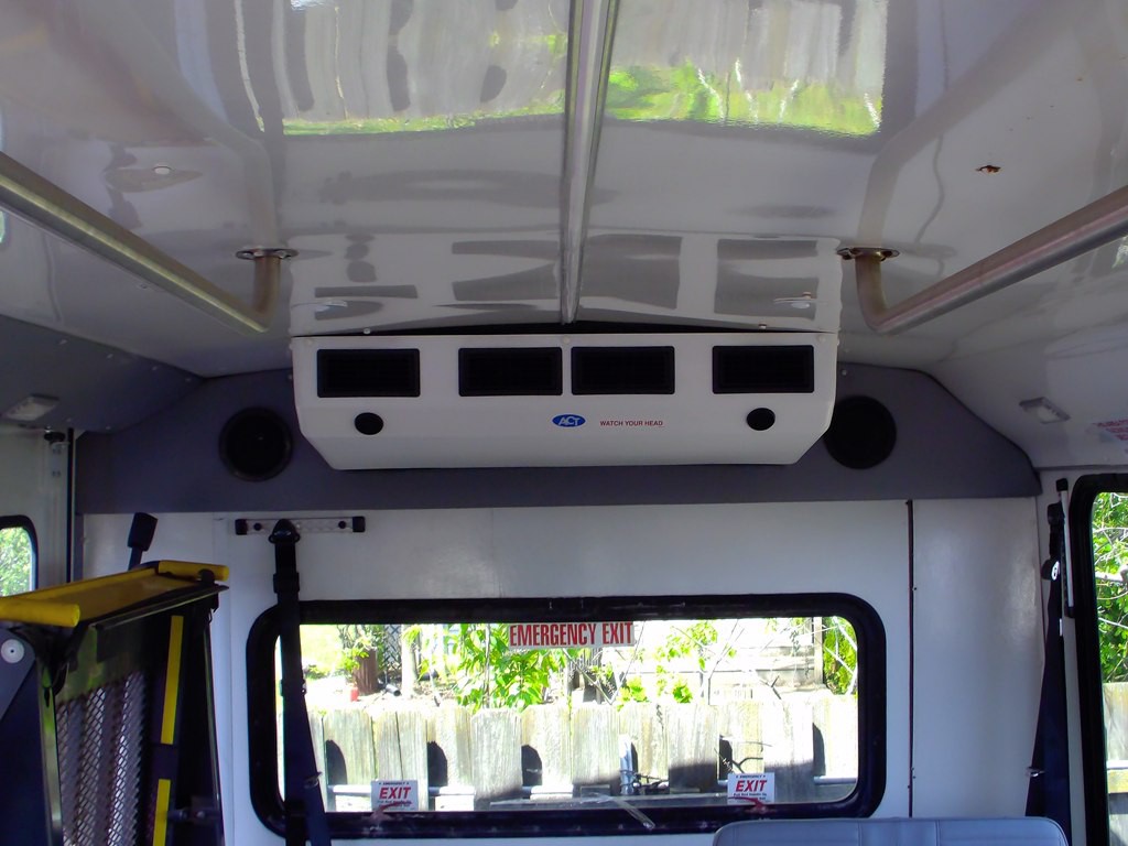 2015 Ford Econoline Image 8