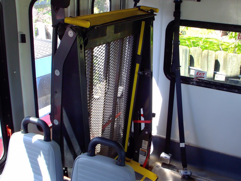 2015 Ford Econoline Image 9